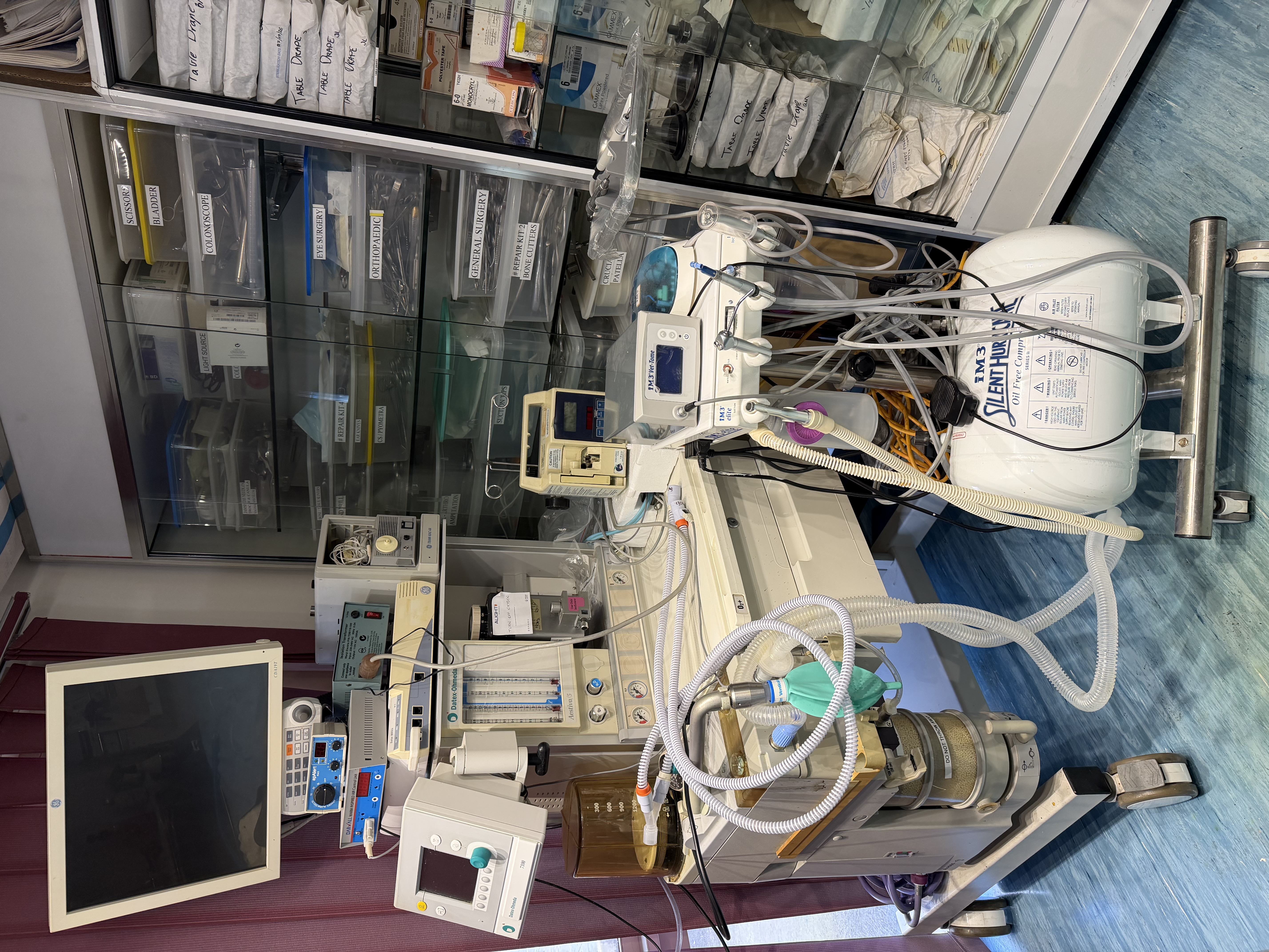 Clinical equipment setup at PETCAREVET-X showing dedicated anaesthetic and procedural capability for surgery, dentistry and emergency care.
