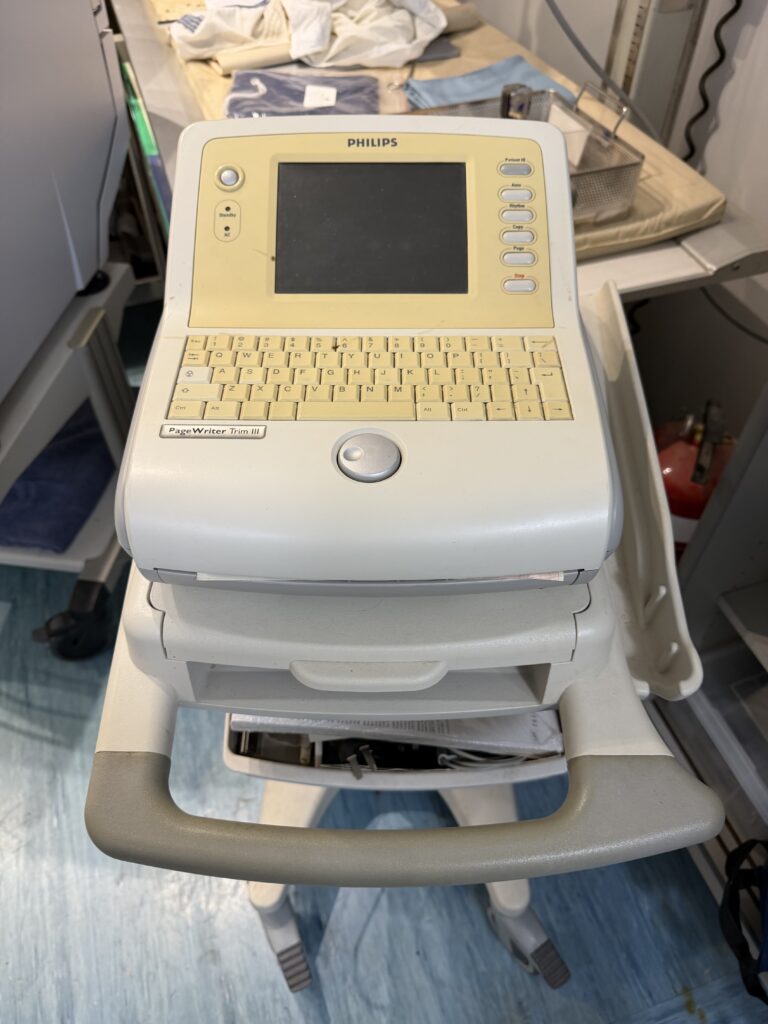 Philips PageWriter Trim III 12-lead ECG system used at PETCAREVET-X for cardiovascular assessment.